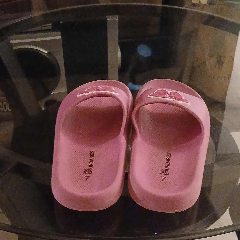 No Boundaries Comfort Slides